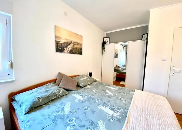 Nina 아파트 풀라