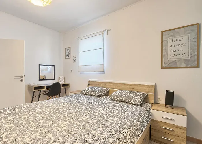 Nina 아파트 풀라