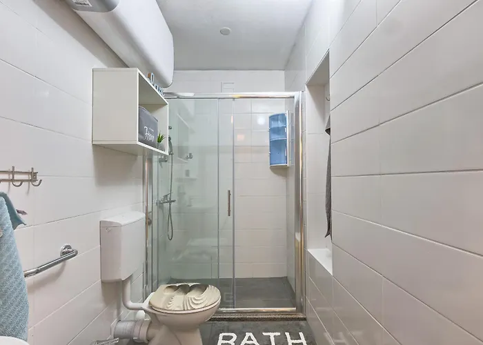 Nina 아파트 풀라